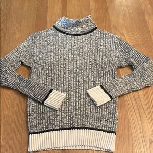 VINTAGE 70s Gray Cowl Turtleneck Sweater with Ribbed Knit and Slim Fit